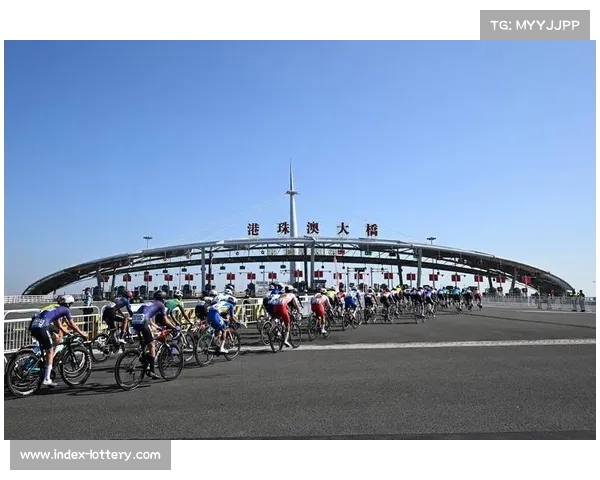 全运会公路自行车赛途经港珠澳大桥，展现湾区地标风貌